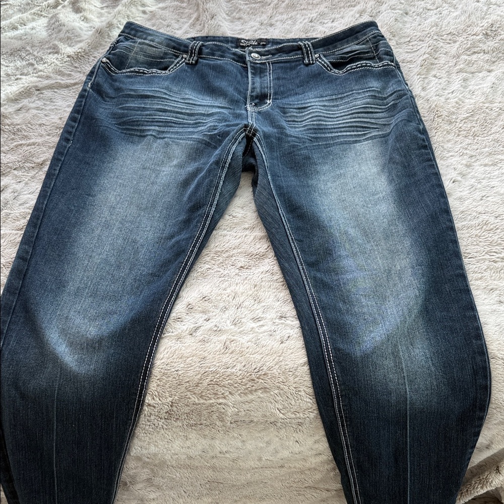 Women’s Sizzle dark wash white embroidered and whiskered jeans size 16